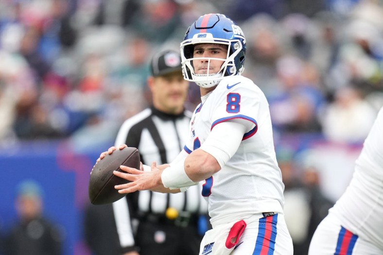 New York Giants quarterback Daniel Jones (8) looks to throw in the first half. The Giants defeat the Eagles, 13-7, at MetLife Stadium on Sunday, Nov. 28, 2021, in East Rutherford.

Nyg Vs Phi