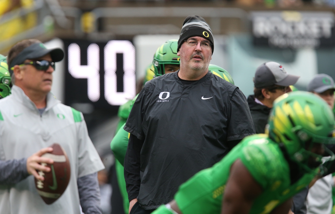 Oregon offensive coordinator Joe Moorhead, center, keeps an eye on warmups before the game against Oregon State.

Eug 112821 Morehead 01