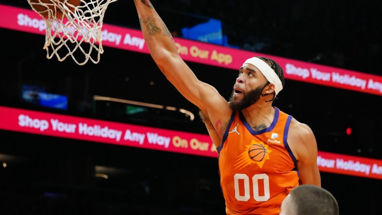 Dec 10, 2021; Phoenix, AZ, United States; Suns' JaVale McGee (00) dunks against the Celtics during the second half at the Footprint Center. Mandatory Credit: Patrick Breen-Arizona Republic

Suns V Celtics