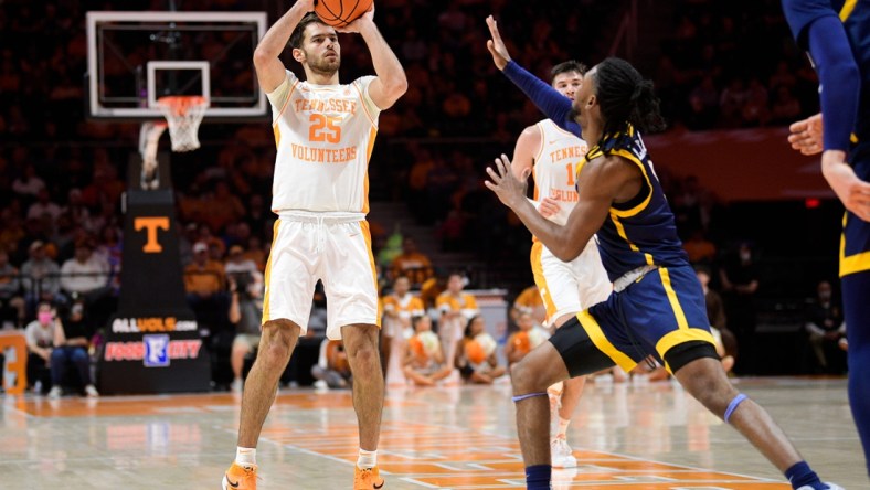 Tennessee guard Santiago Vescovi (25) shoots the ball over UNC Greensboro forward Miles Jones (13) during a game at Thompson-Boling Arena in Knoxville, Tenn. on Saturday, Dec. 11, 2021. 

Kns Tennessee Greensboro Basketball