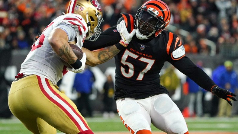 San Francisco 49ers tight end George Kittle (85) catches a pass as Cincinnati Bengals linebacker Germaine Pratt (57) defends in the second quarter of a Week 14 NFL football game, Sunday, Dec. 12, 2021, Paul Brown Stadium in Cincinnati.

San Francisco 49ers At Cincinnati Bengals Dec 12