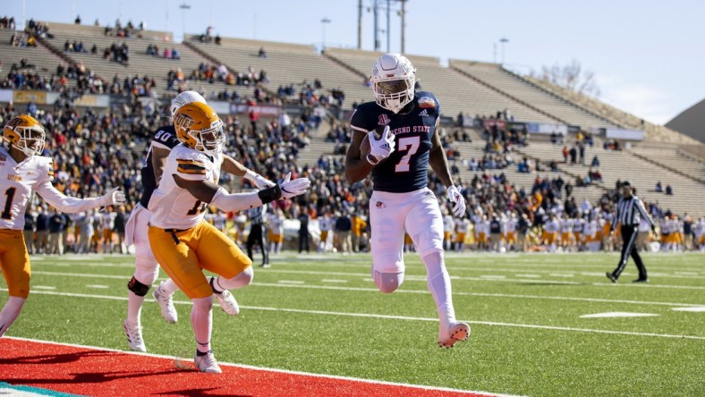 Dec 18, 2021; Albuquerque, New Mexico, USA; Fresno State Bulldogs Jordan Mims (7) runs the ball in for a touchdown against the UTEP Miners defense in the first half at the 2021 New Mexico Bowl at Dreamstyle Stadium. Mandatory Credit: Ivan Pierre Aguirre-USA TODAY Sports