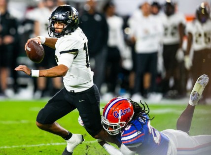 Florida Gators linebacker Ty'Ron Hopper (28) brings down UCF Knights quarterback Mikey Keene (16). The Gators lead 10-9 over the Central Florida Knights at the half in the Gasparilla Bowl Thursday, December 23, 2021, at Raymond James Stadium in Tampa, FL. [Doug Engle/Ocala Star-Banner]2021

Oca 122324 Ufvsucfgasbowl