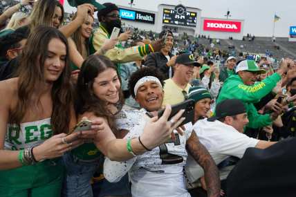 Oregon star Kayvon Thibodeaux declares for NFL Draft, to skip Alamo Bowl