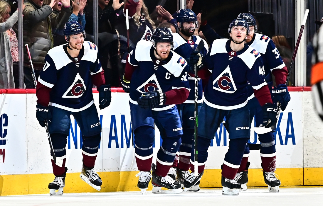 Gabriel Landeskog's hat trick leads Avalanche to 7-1 win over Jets