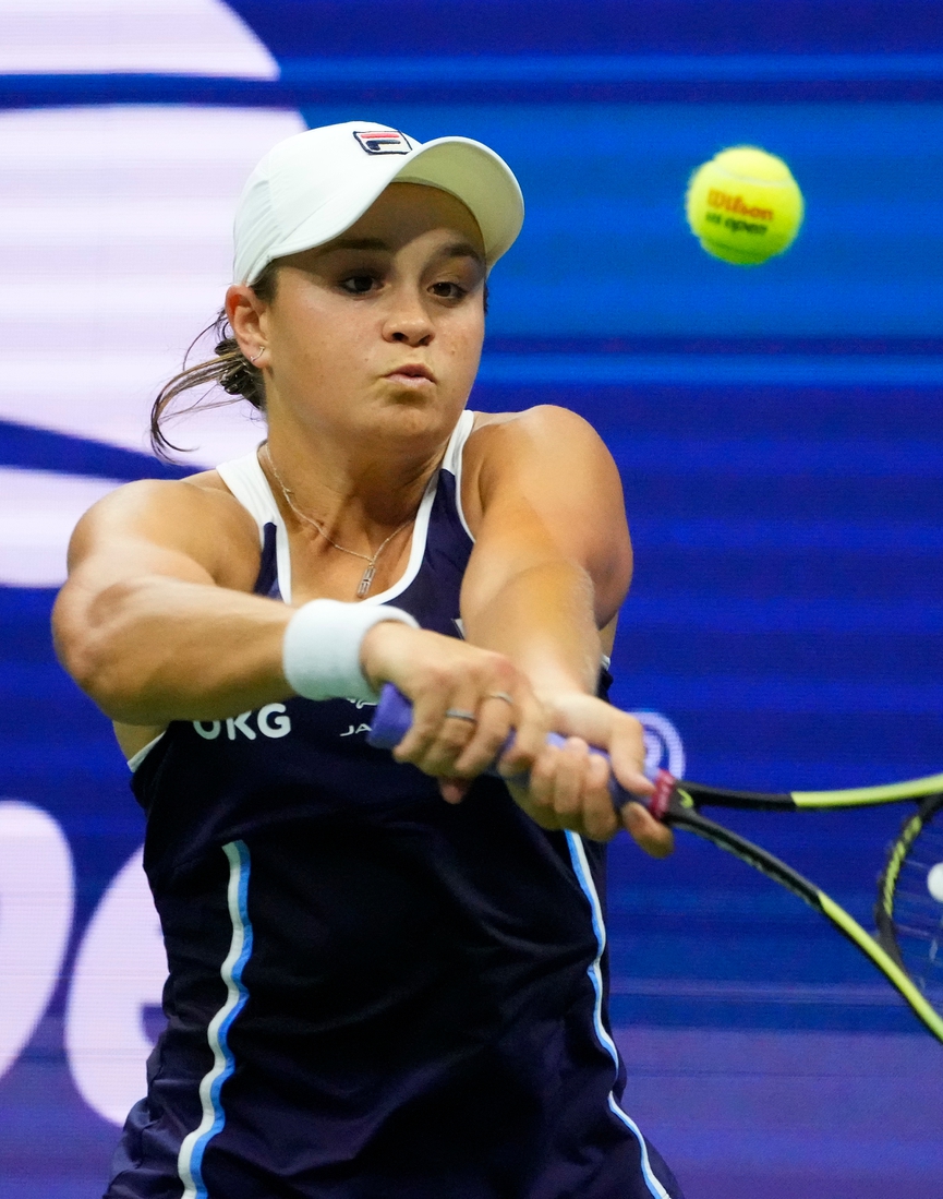 Sep 4, 2021; Flushing, NY, USA; 
Ashleigh Barty of Australia hits to Shelby Rogers of the USA on day six of the 2021 U.S. Open tennis tournament at USTA Billie Jean King National Tennis Center. Mandatory Credit: Robert Deutsch-USA TODAY Sports