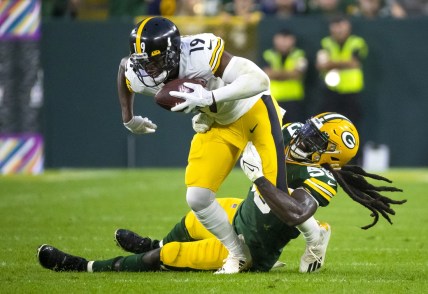 October 3, 2021; Green Bay, Wisconsin, USA; Green Bay Packers outside linebacker De'Vondre Campbell (59) tackles Pittsburgh Steelers wide receiver JuJu Smith-Schuster (19) in the fourth quarter at Lambeau Field. Mandatory Credit: Samantha Madar/Green Bay Press Gazette via USA TODAY NETWORK