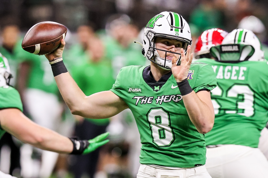 Dec 18, 2021; New Orleans, LA, USA;  Marshall Thundering Herd quarterback Grant Wells (8) passes the ball against Louisiana-Lafayette Ragin Cajuns during the first half of the 2021 New Orleans Bowl at Caesars Superdome. Mandatory Credit: Stephen Lew-USA TODAY Sports