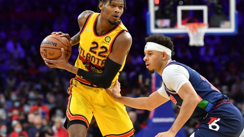 Dec 23, 2021; Philadelphia, Pennsylvania, USA; Atlanta Hawks forward Cam Reddish (22) is defended by Philadelphia 76ers guard Seth Curry (31) during the first quarter at Wells Fargo Center. Mandatory Credit: Eric Hartline-USA TODAY Sports