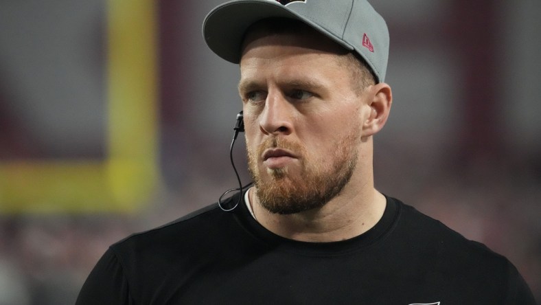 Dec 25, 2021; Glendale, Arizona, USA; Arizona Cardinals defensive end J.J. Watt watch the action from the sideline against the Indianapolis Colts in the first half at State Farm Stadium. Mandatory Credit: Rob Schumacher-Arizona Republic

Nfl Indianapolis Colts At Arizona Cardinals