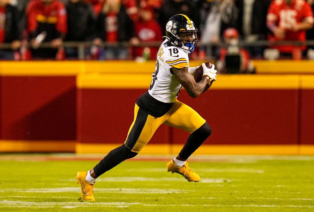 Dec 26, 2021; Kansas City, Missouri, USA; Pittsburgh Steelers wide receiver Diontae Johnson (18) runs the ball against the Kansas City Chiefs during the second half at GEHA Field at Arrowhead Stadium. Mandatory Credit: Jay Biggerstaff-USA TODAY Sports