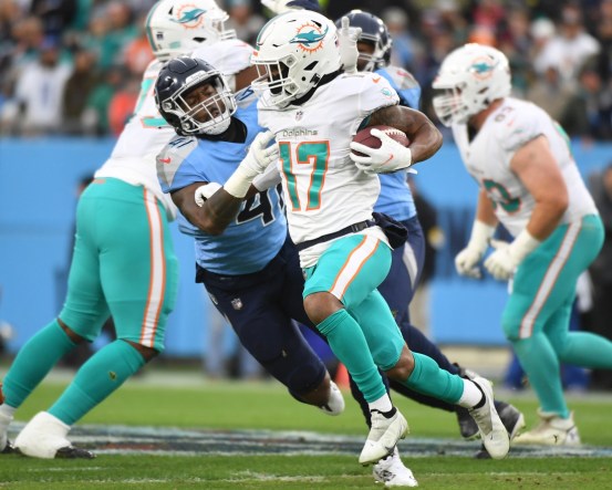 Miami Dolphins' Jaylen Waddle sets NFL rookie catches record