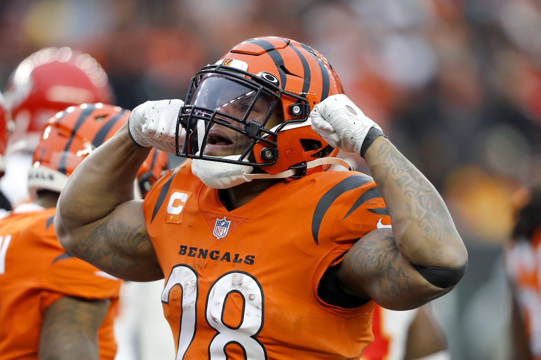 Cincinnati Bengals running back Joe Mixon celebrates with