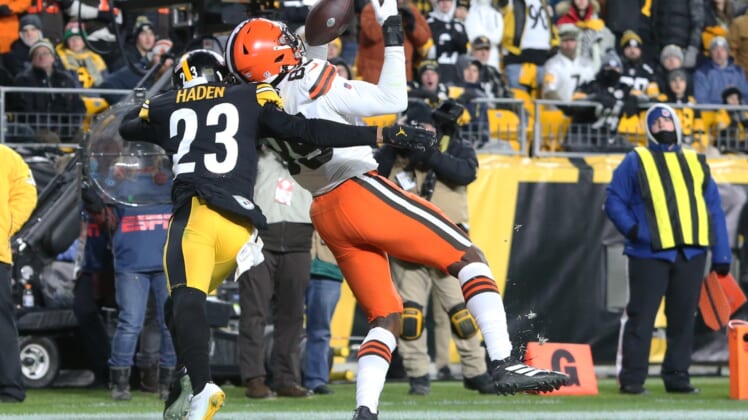 Jan 3, 2022; Pittsburgh, Pennsylvania, USA;  Cleveland Browns tight end David Njoku (85) catches a three yard touchdown pass against Pittsburgh Steelers cornerback Joe Haden (23) during the third quarter at Heinz Field. Mandatory Credit: Charles LeClaire-USA TODAY Sports