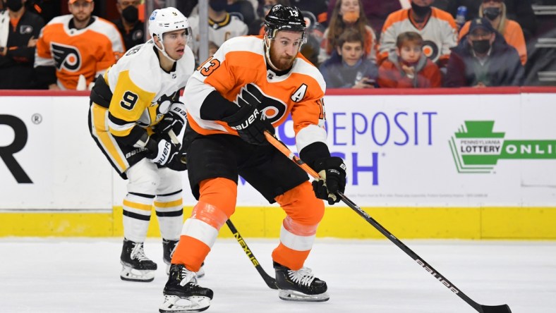 Jan 6, 2022; Philadelphia, Pennsylvania, USA; Philadelphia Flyers center Kevin Hayes (13) looks to pass against Pittsburgh Penguins center Evan Rodrigues (9) during the second period at Wells Fargo Center. Mandatory Credit: Eric Hartline-USA TODAY Sports