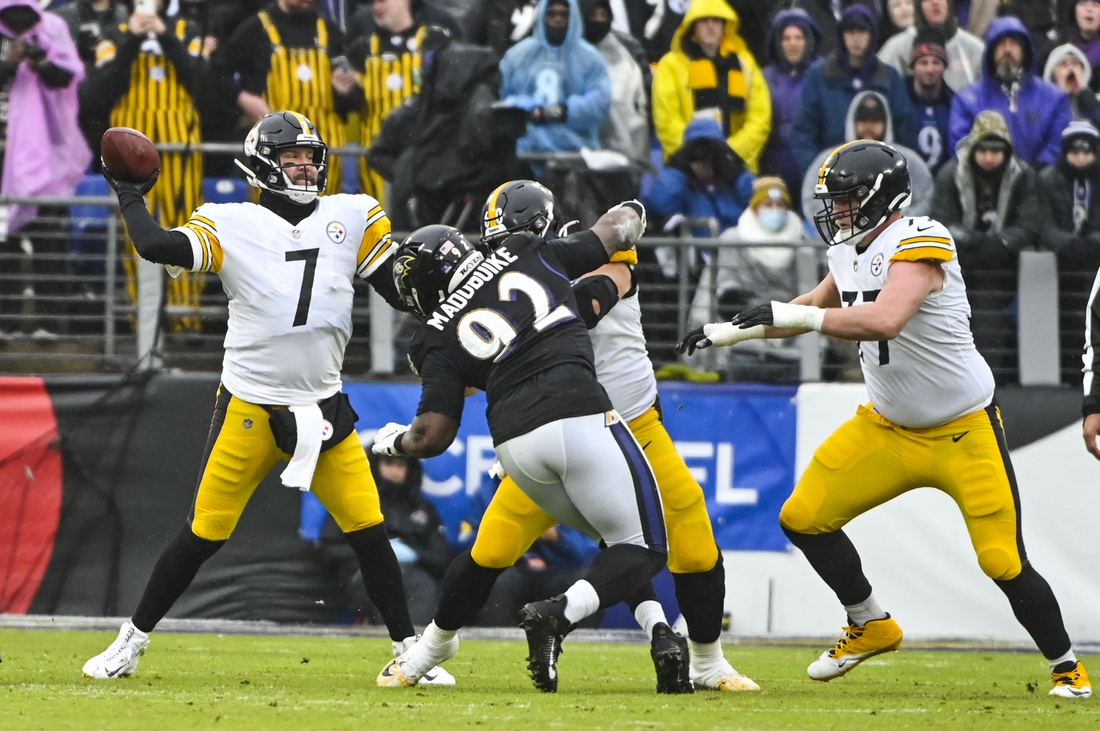 Tyler Huntley Throws TD Pass, Gives Ravens Lead Over Steelers