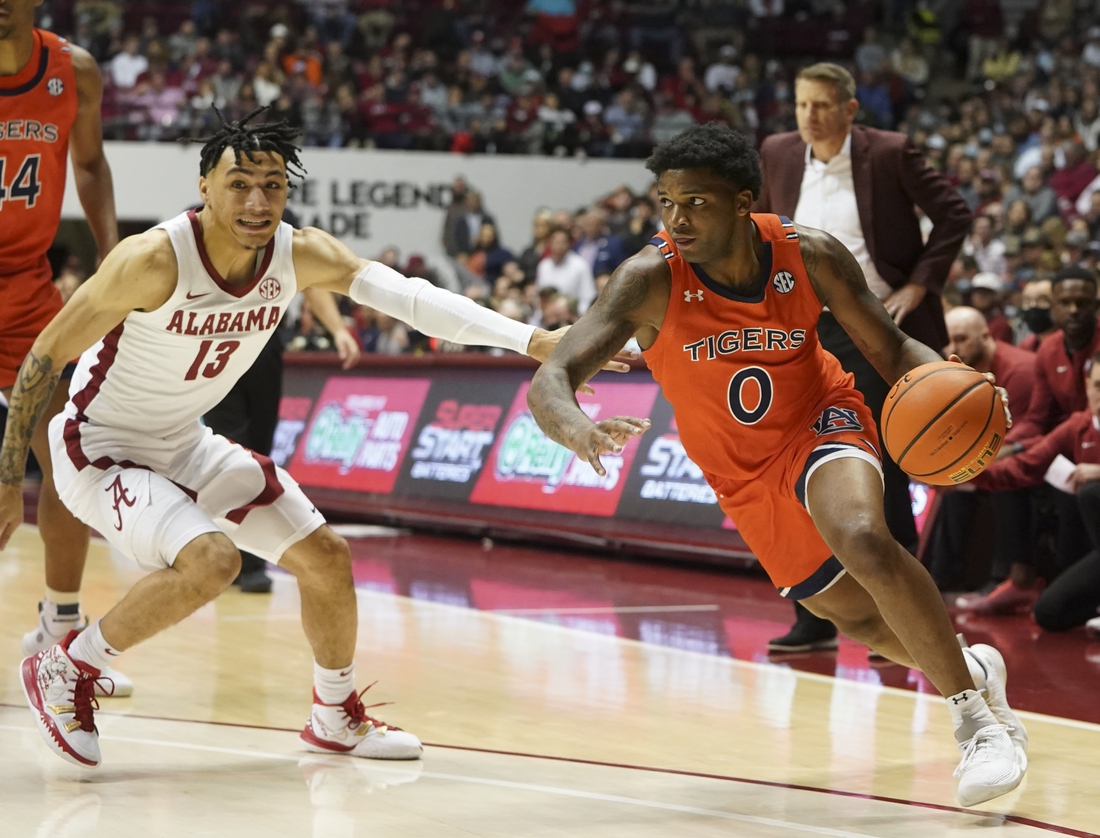 No. 4 Auburn Holds Off No. 24 Alabama In Final Minute