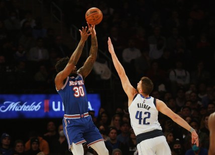 RJ Barrett stays hot, powers Knicks past Mavericks