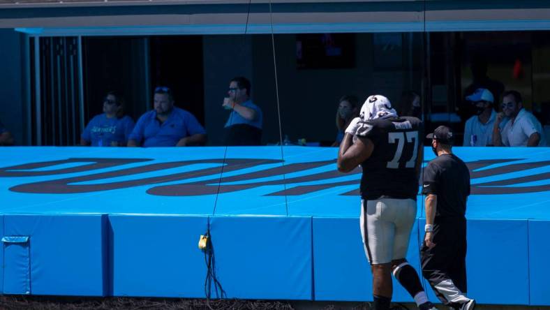 raiders win Trent Brown injury