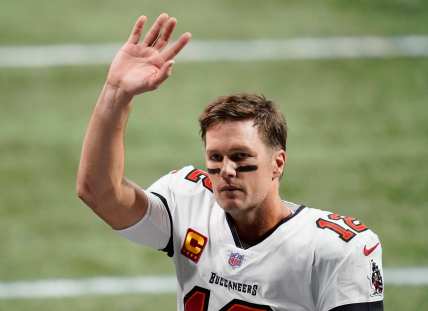Sports world reacts to Tom Brady retiring