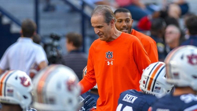 Auburn defensive coordinator Kevin Steele talks to players before the Arkansas game Saturday, Sept. 22, 2018, at Jordan-Hare Stadium in Auburn, Ala.