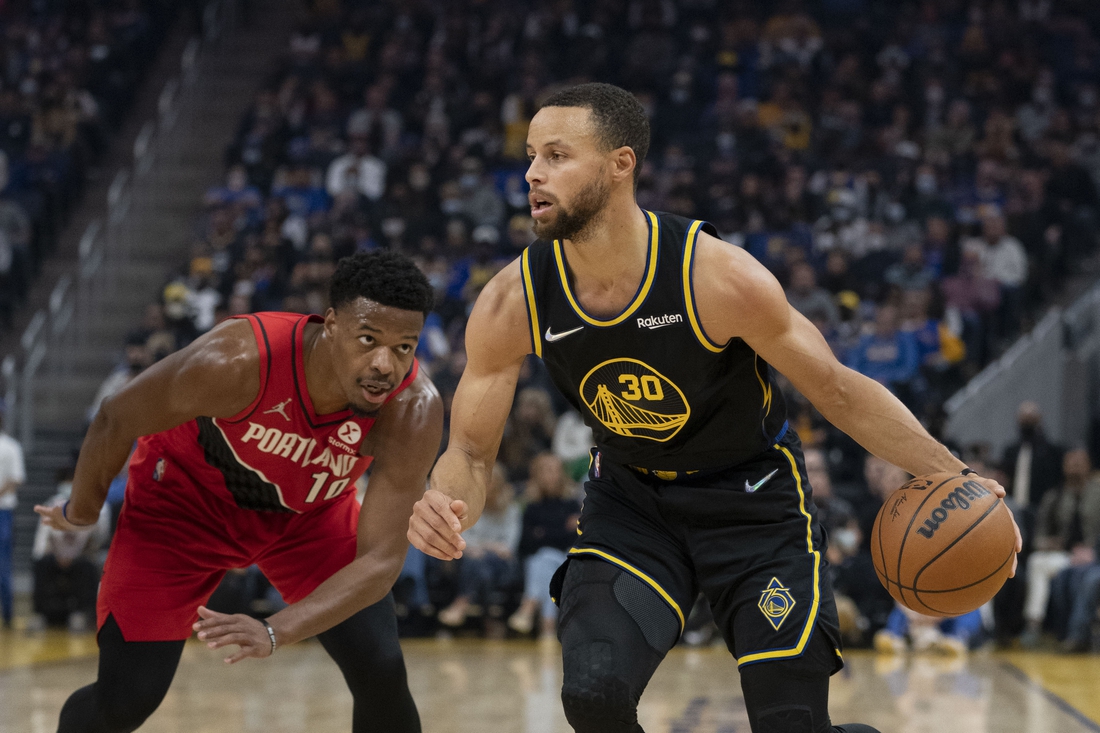 Stephen Curry, Warriors open second half against Blazers