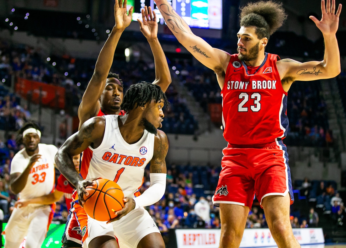 Florida Gators forward CJ Felder (1) is pressured by Stony Brook Seawolves forward Jaden Sayles (23) in the first half. The Florida Gators lead 48-27 at the half over Stony Brook Wednesday afternoon, December 22, 2021 at the Stephen C. O'Connell Center in Gainesville, FL. [Doug Engle/Ocala Star-Banner]2021

Flgai 122321 Uf Basketball Stony