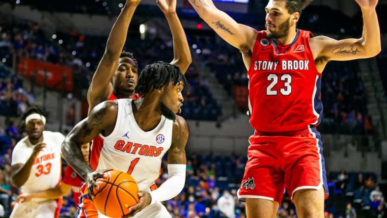 Florida Gators forward CJ Felder (1) is pressured by Stony Brook Seawolves forward Jaden Sayles (23) in the first half. The Florida Gators lead 48-27 at the half over Stony Brook Wednesday afternoon, December 22, 2021 at the Stephen C. O'Connell Center in Gainesville, FL. [Doug Engle/Ocala Star-Banner]2021

Flgai 122321 Uf Basketball Stony