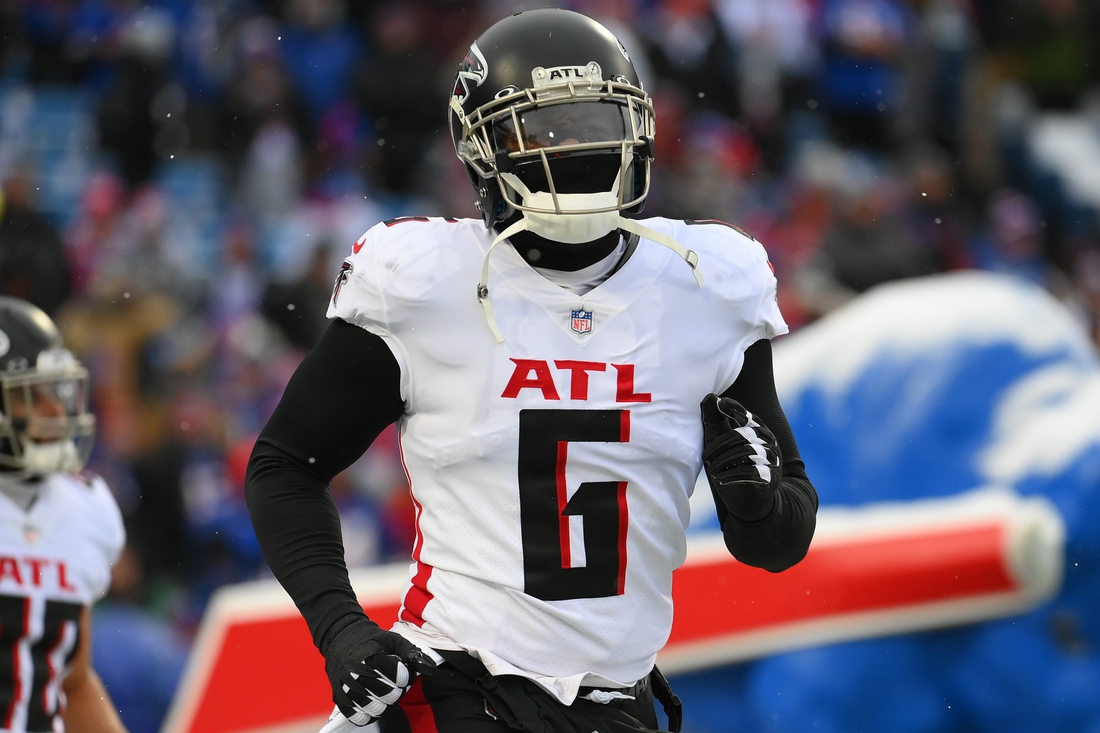 Jan 2, 2022; Orchard Park, New York, USA; Atlanta Falcons outside linebacker Dante Fowler Jr. (6) prior to the game against the Buffalo Bills at Highmark Stadium. Mandatory Credit: Rich Barnes-USA TODAY Sports