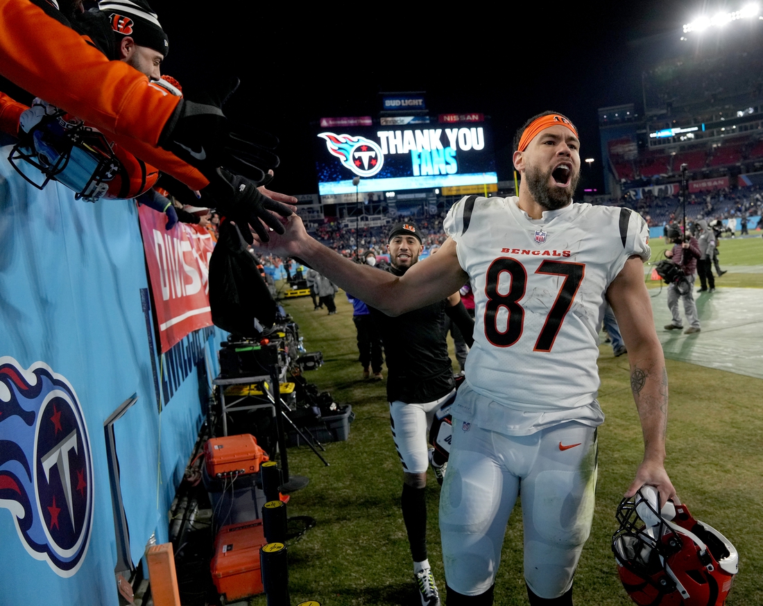 Cincinnati Bengals tight end C.J. Uzomah (87) lines up against the