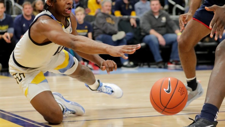 Marquette forward Justin Lewis (10) keeps the ball inbounds during the second half of their game Tuesday, December 21, 2021 at Fiserv Forum in Milwaukee, Wis. Connecticut beat Marquette 78-70.MARK HOFFMAN/MILWAUKEE JOURNAL SENTINEL

Mjs Mumen22 23 Jpg Mumen22