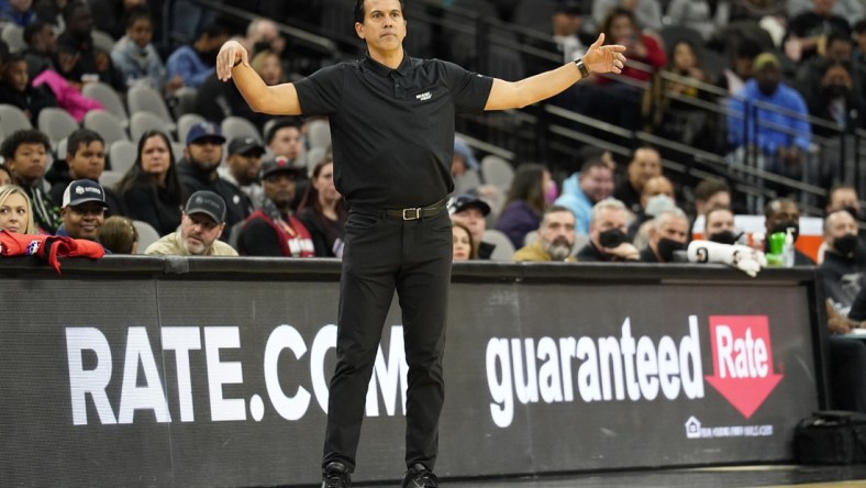 Feb 3, 2022; San Antonio, Texas, USA; Miami Heat head coach Erik Spoelstra signals to players during the first half against the San Antonio Spurs at AT&T Center. Mandatory Credit: Scott Wachter-USA TODAY Sports