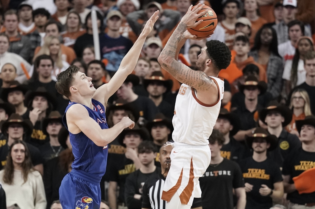 Surging No. 20 Texas faces big test at No. 10 Baylor