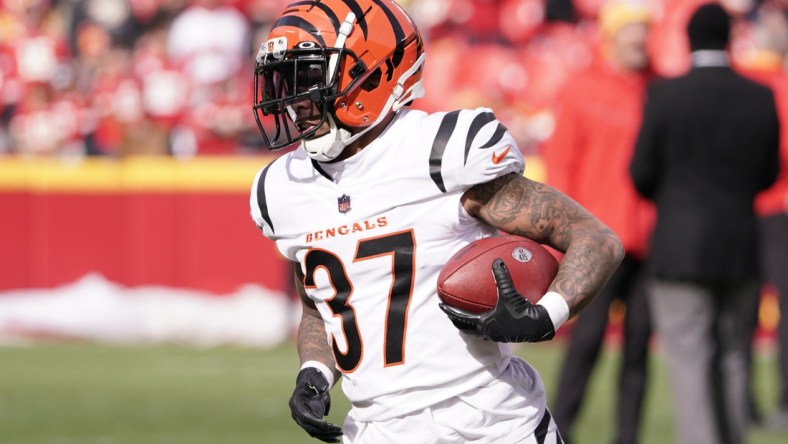 Jan 30, 2022; Kansas City, Missouri, USA; Cincinnati Bengals free safety Ricardo Allen (37) warms up against the Kansas City Chiefs before the AFC Championship game at GEHA Field at Arrowhead Stadium. Mandatory Credit: Denny Medley-USA TODAY Sports