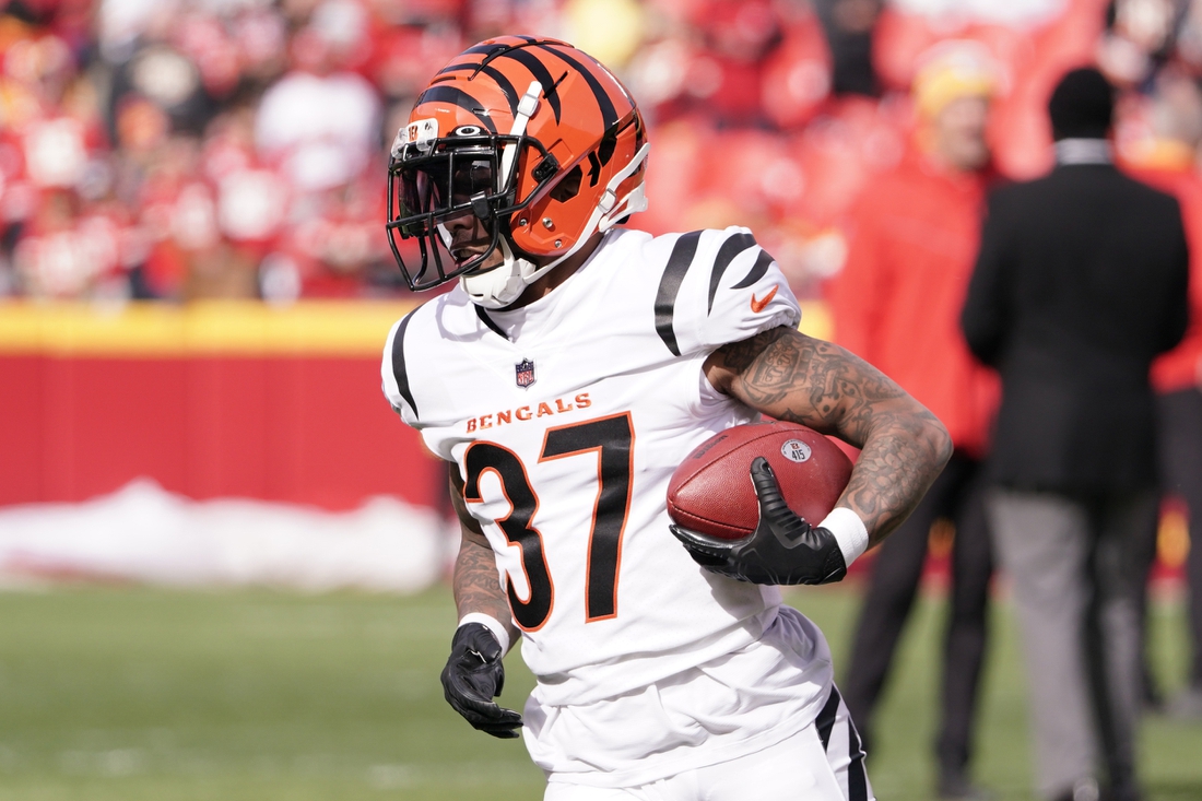 Jan 30, 2022; Kansas City, Missouri, USA; Cincinnati Bengals free safety Ricardo Allen (37) warms up against the Kansas City Chiefs before the AFC Championship game at GEHA Field at Arrowhead Stadium. Mandatory Credit: Denny Medley-USA TODAY Sports