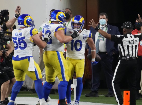 Los Angeles Rams come from behind in fourth quarter to win Super Bowl  against Cincinnati Bengals