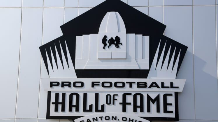 NFL: Pro Football Hall of Fame-Enshrinnees Gold Jacket Dinner