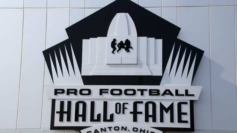 NFL: Pro Football Hall of Fame-Enshrinnees Gold Jacket Dinner