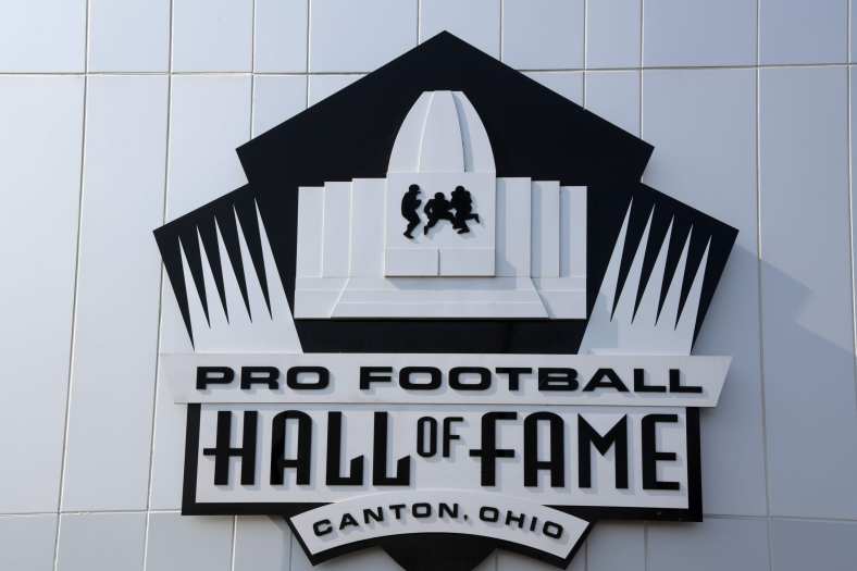 NFL: Pro Football Hall of Fame-Enshrinnees Gold Jacket Dinner