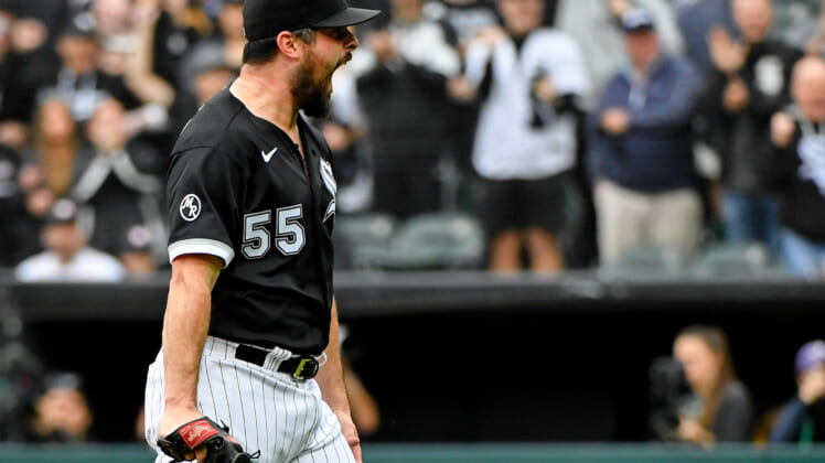 chicago white sox re-sign carlos rodon