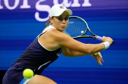 Sep 4, 2021; Flushing, NY, USA; 
Ashleigh Barty of Australia hits to Shelby Rogers of the USA on day six of the 2021 U.S. Open tennis tournament at USTA Billie Jean King National Tennis Center. Mandatory Credit: Robert Deutsch-USA TODAY Sports