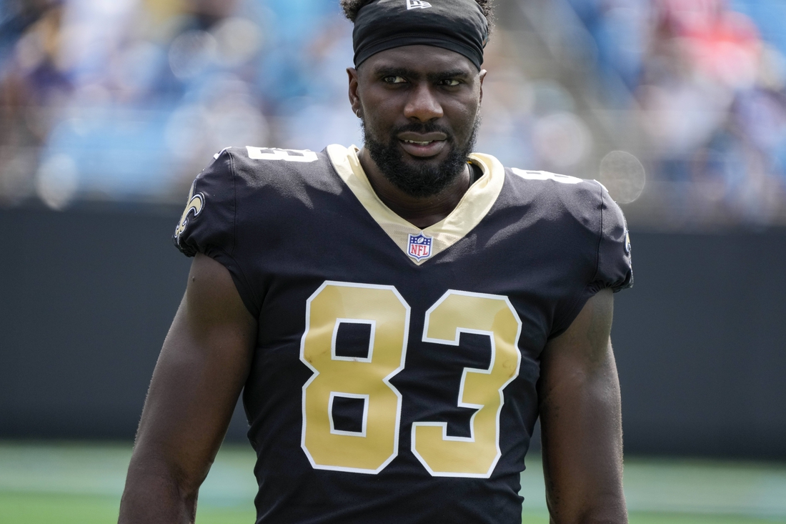 New Orleans Saints tight end Juwan Johnson (83) warms up before an