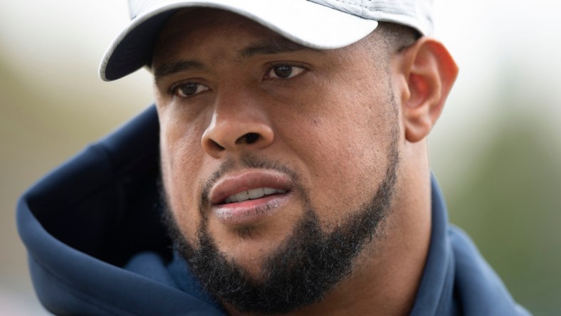 Tennessee Titans offensive guard Rodger Saffold III (76) takes questions from the media before practice at Saint Thomas Sports Park Wednesday, Nov. 3, 2021 in Nashville, Tenn.

Nas Titans Practice 009