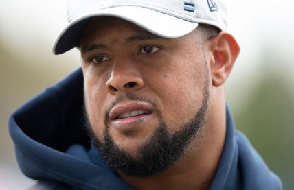 Tennessee Titans offensive guard Rodger Saffold III (76) takes questions from the media before practice at Saint Thomas Sports Park Wednesday, Nov. 3, 2021 in Nashville, Tenn.

Nas Titans Practice 009
