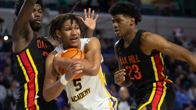Montverde Academy's Malik Reneau (5) looks for an outlet during the second half of the 48th annual City of Palms Classic championship between Montverde Academy and Oak Hill Academy, Wednesday, Dec. 22, 2021, at Suncoast Credit Union Arena in Fort Myers, Fla.Montverde Academy defeated Oak Hill Academy 60-55.City of Palms Classic 2021: Montverde Academy vs. Oak Hill Academy championship