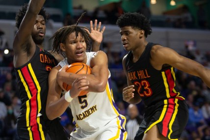 Montverde Academy's Malik Reneau (5) looks for an outlet during the second half of the 48th annual City of Palms Classic championship between Montverde Academy and Oak Hill Academy, Wednesday, Dec. 22, 2021, at Suncoast Credit Union Arena in Fort Myers, Fla.Montverde Academy defeated Oak Hill Academy 60-55.

City of Palms Classic 2021: Montverde Academy vs. Oak Hill Academy championship