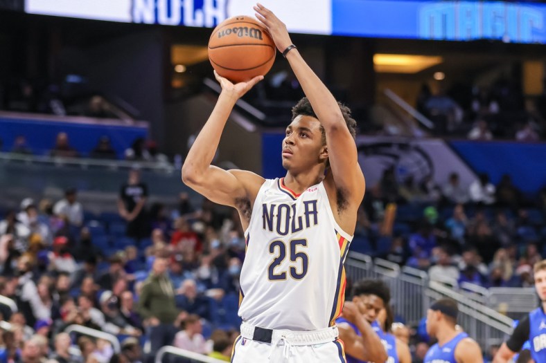 Dec 23, 2021; Orlando, Florida, USA; New Orleans Pelicans guard Trey Murphy III (25) shoots a free throw during the second half against the Orlando Magic at Amway Center. Mandatory Credit: Mike Watters-USA TODAY Sports