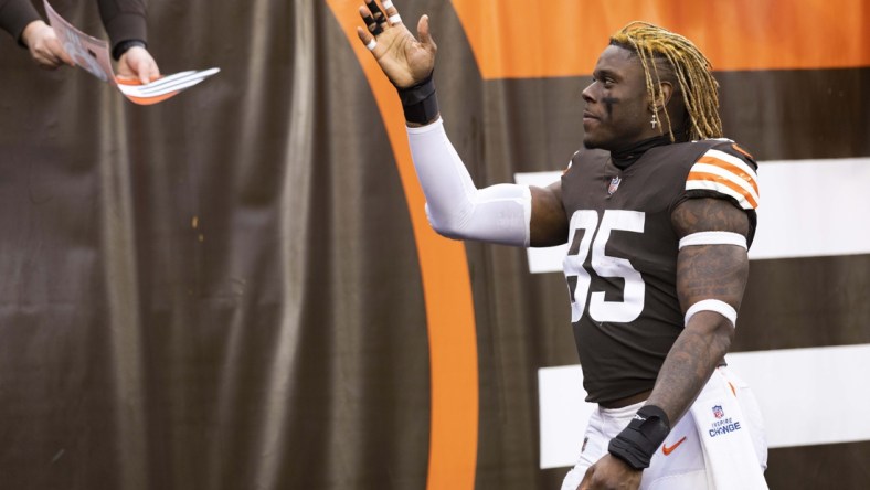 Jan 9, 2022; Cleveland, Ohio, USA; Cleveland Browns tight end David Njoku (85) blows a kiss to fans following the game against the Cincinnati Bengals at FirstEnergy Stadium. Mandatory Credit: Scott Galvin-USA TODAY Sports