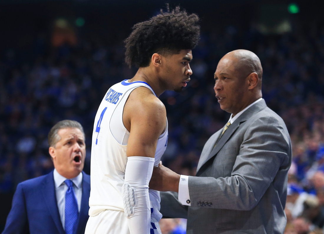 Kentucky assistant coach Kenny Payne talks with freshman Nick Richards during the game against Louisville.
 Matt Stone/Courier Journal
Kentucky assistant coach Kenny Payne talks with freshman Nick Richards during the game against Louisville.

636501849699720062 Kennypayneofkentucky Jpg