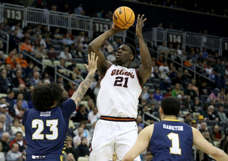 Mar 18, 2022; Pittsburgh, PA, USA; Illinois Fighting Illini center Kofi Cockburn (21) shoots over Chattanooga Mocs center Avery Diggs (23) in the first half during the first round of the 2022 NCAA Tournament at PPG Paints Arena. Mandatory Credit: Charles LeClaire-USA TODAY Sports